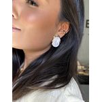 Brinco Orgânico Resinado Madrepérola Banhado a Ouro 