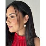 BRINCO ARGOLA PÉROLA SHELL COM DETALHE MARROM BANHADA A OURO