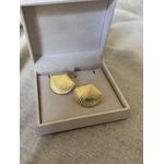 BRINCO CONCHA BANHADO A OURO