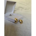 BRINCO BOTÃO MEIA LUA BANHADO A OURO 