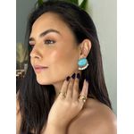 BRINCO RESINA OVAL COM PÉROLAS BANHADO A OURO