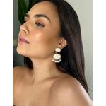 BRINCO RESINA OVAL PENDENTE COM PÉROLAS 