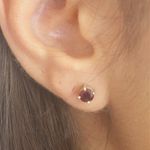 Brinco pedra granada