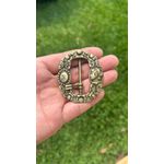 FIVELA MULHER NO ESPELHO ZAMAC AMARELA