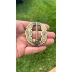 FIVELA MULHER NO ESPELHO ZAMAC AMARELA