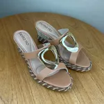 Sandália Feminina Beira Rio Anabela Caramelo com Detalhe Dourado