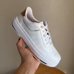 Tênis Casual Feminino Beira Rio Branco com Detalhes Dourados
