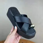 Sandália Tamanco Feminino Beira Rio Plataforma Preto com Detalhe Dourado