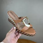 Sandália Feminina Beira Rio Anabela Caramelo com Detalhe Dourado