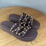 Papete Feminina Moleca Marrom com Tachas Douradas