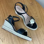 Sandália Anabela Beira Rio Preta com Detalhe Metalizado