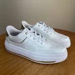 Tênis Casual Feminino Beira Rio Branco com Detalhes Dourados