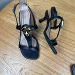 Sandália Feminina Beira Rio Preta com Salto Baixo e Detalhe Metalizado