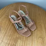 Sandália Feminina Ramarim Caramelo com Salto Baixo e Detalhes Metalizados