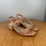 Sandália Feminina Ramarim Caramelo com Salto Baixo e Detalhes Metalizados