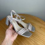 Sandália Feminina Ramarim Prata Metalizada com Salto Bloco e Strass