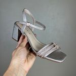 Sandália Feminina Ramarim Prata Metalizada com Salto Bloco e Strass