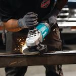 ESMERILHADEIRA 7" 2800W (GA7070) HOMEM MORTO 220V - MAKITA 