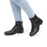 Bota Feminina em Couro Cano Curto Tiras - Preta