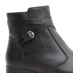 Bota Feminina em Couro Cano Curto Tiras - Preta
