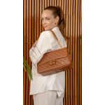 Bolsa Média Com Alça de Corrente Manu Caramelo