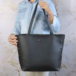 Bolsa Sacola com Necessarie Aline Preta