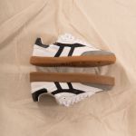 Tênis Lia em Couro e Camurça Branco com Preto