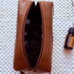 Necessaire Plus Caramelo dōTERRA Para 10 Frascos De 05 E 15ml E Roll-ons De 10ml 