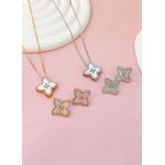 Conjunto Flor Madre Pérola com Detalhes Cravejados