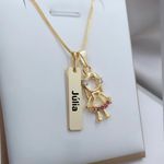 Colar Uma Plaquinha Personalizada e Pingente Menina Banhado a Ouro