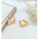 Argola Triangular Frisada m Banhada a Ouro