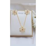 Conjunto Flor Com Detalhes Em Zircônias Banhado a Ouro