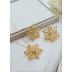 Conjunto Flor Com Zircônias Banhado a Ouro