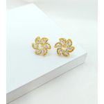 Brinco Flor Zircônias Banhado A ouro