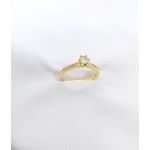 Anel Com Pedra Redonda e Zircônias Banhado à Ouro