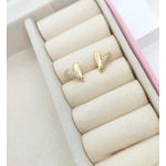 Brinco Coração Pequeno Meia Cravejação em Zircônias Banhado a Ouro 