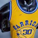 NBA Versão Retrô CURRY #30 Golden State Warriors - Amarela (GOLA REDONDA)
