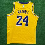  NBA Los Angeles Lakers Edição 75 anos 21/22 Kobe Bryant #24 - Amarelo