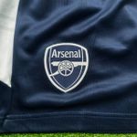 Conjunto Treino Regata + Short Arsenal 2023/24 - Branco/Azul/Rosa