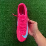 Chuteira Campo Nike Air Zoom Mercurial Vapor 16 Elite (FG) – Rosa/Azul