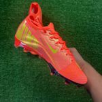 Chuteira Campo Nike Zoom Mercurial Vapor 16 Elite SE (FG) – Cosmic Speed Pack 2