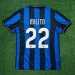Camisa Retrô Inter de Milão Home I 09/10 - Diego Milito #22 - Azul/Preta - Masculina