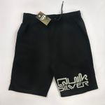 bermuda de moletom preta quiksilver escrita