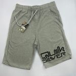 bermuda de moletom cinza quiksilver escrita