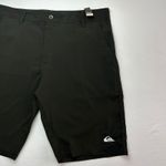 Bermuda Walker Quiksilver Preta simbolo