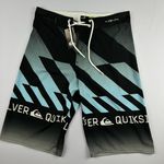 Bermuda Surf Quiksilver cinza, azul e preta