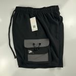 Bermuda Cargo Nike Preta detalhes Cinza