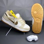 Tênis Nike SB Dunk Low - Bege/Ouro