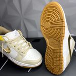 Tênis Nike SB Dunk Low - Bege/Ouro