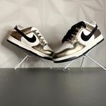 Tênis Nike SB Dunk Low - Branco/Ouro velho